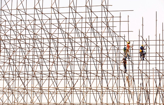 scaffolding 1617969 640 Montaż rusztowań - wymagania i niezbędne umiejętności